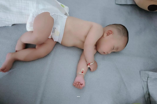 长垣宝宝脸上有白色斑块 长垣宝宝脸上有白色斑块